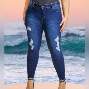 Dark Wash Butt Lofter Skinny Jeans. Makes you look fabulous in a pair of these💣